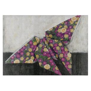 Planche À Découper Papillon d'origami sur le papier floral