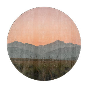 Planche À Découper Paysage de montagnes d'herbe sauvage au coucher de