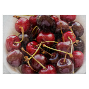 Planche À Découper Photographie de cerises rouges fraîches dans un bo