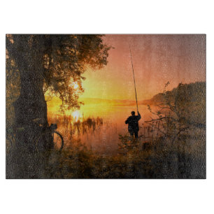 Planche À Découper Silhouette du pêcheur sur le lac au coucher du sol
