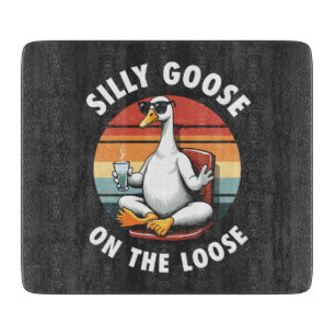 Planche À Découper Silly Goose sur Loose Meditation Yoga Retro