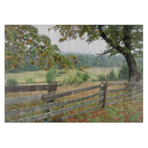 Planche À Découper Vieille clôture sur une ferme