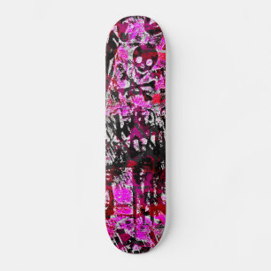 Planche de skateboard en graffiti rose