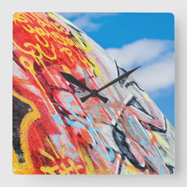 Planet Graffiti Quadratische Wanduhr (Vorderseite)