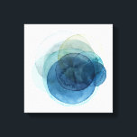 Planeten entwickeln - Wasserfarbzirkel Leinwanddruck<br><div class="desc">Planeten I von Grace Popp. Aquarellkreise erzeugen planetenähnliche Formen,  die sich überlappen,  um wunderschöne Variationen von Blau und aquamarin zu zeigen.</div>