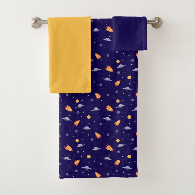 Planets stars pattern blue yellow set Towel (En situation)