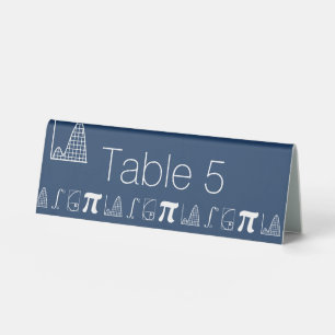 Plaque De Table Ça S'Additionne sur un Présentoir de Table Navy