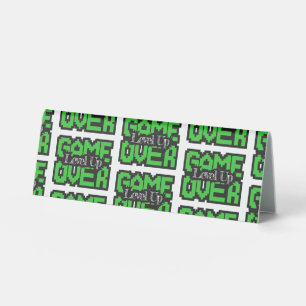 Plaque De Table Game Over, Level Up : Aventure rétro en pixels dan
