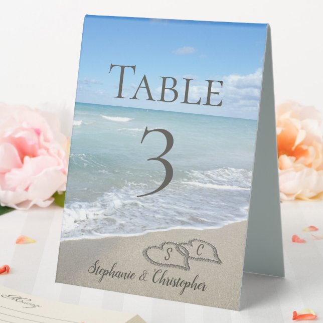 Plaque De Table Hearts in the Sand Beach Wedding Numéro de table (In SItu (Mariage))
