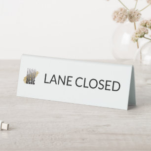 Plaque De Table Voie de logo simple White Business fermée