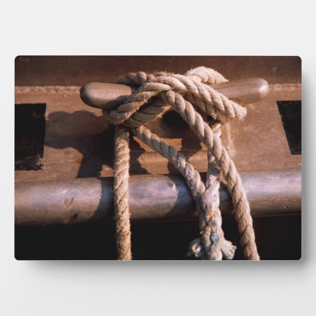Plaque Photo Corde Liée À Une Cravate De Bateau (Devant)
