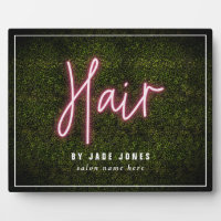 Cosmetologue professionnel Neon Boxwood Hair Salon