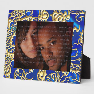 Plaque Photo Dragon d'or embouti sur papier satin bleu