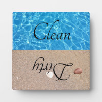 Lave-vaisselle d'eau de plage sale propre