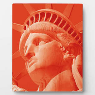 Plaque Photo Statue rouge de la Liberté