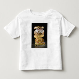 Plätzchen in einem Stapel Kleinkind T-shirt