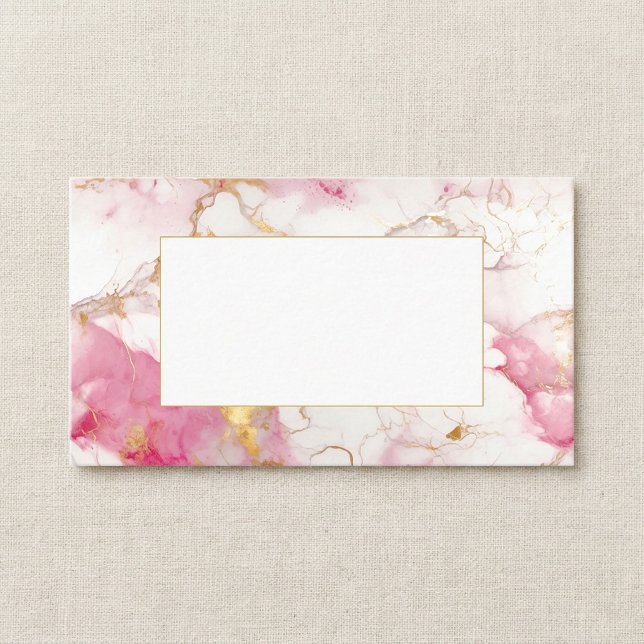Platzkarte aus weißem und goldgelbem Marmor (White and gold marble guest name place card.)