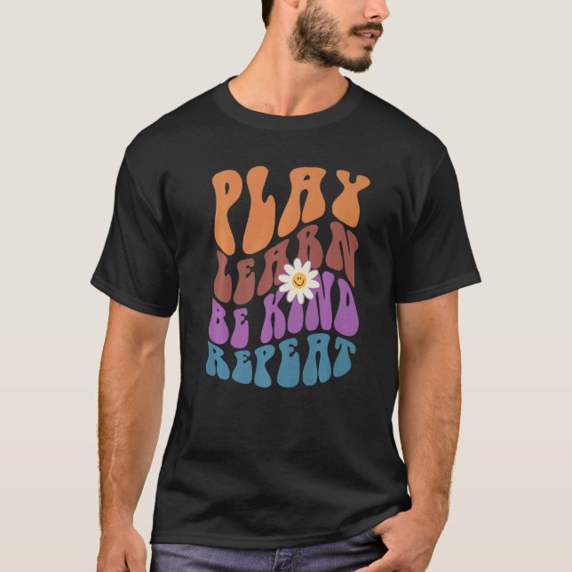 PLAY LEARN BE KIND REPEAT Retro Choose Kindness T-Shirt (Vorderseite)