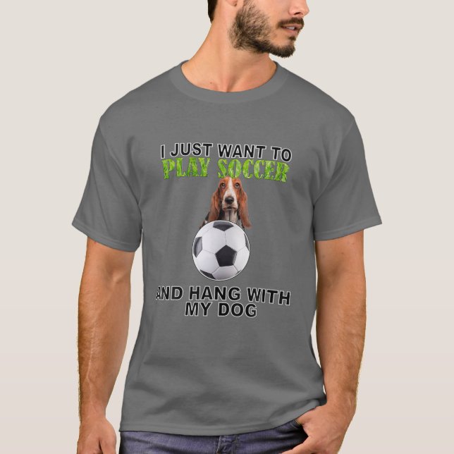Play Soccer Hang W Dog Bassett Hound T-Shirt (Vorderseite)