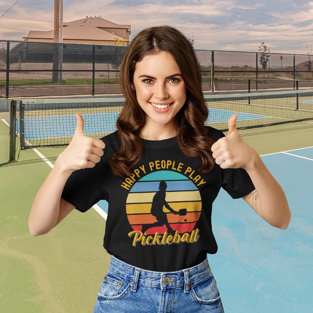 Playera Happy People Play Pickleball funny pickleb T-Shirt (Von Creator hochgeladen)