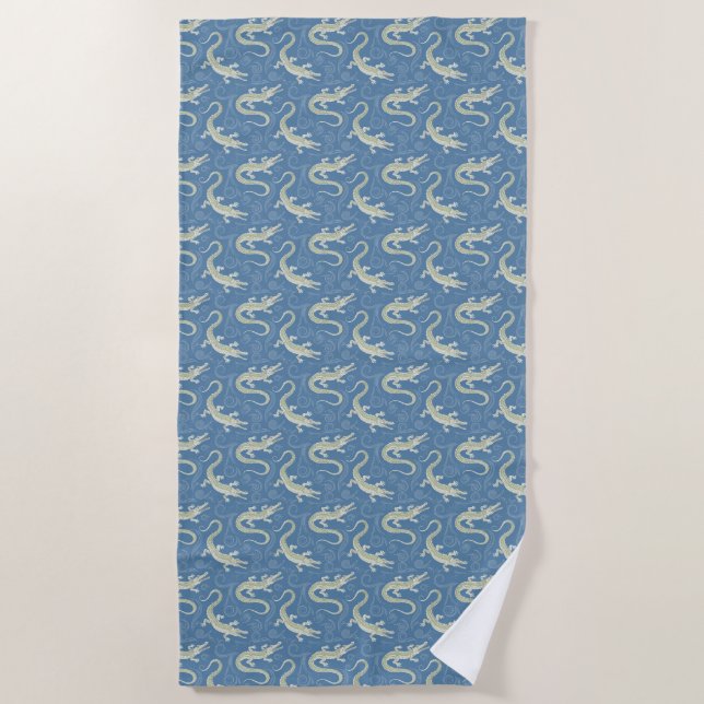 Playful Green Alligator Paisley on Blue Strandtuch (Vorderseite)