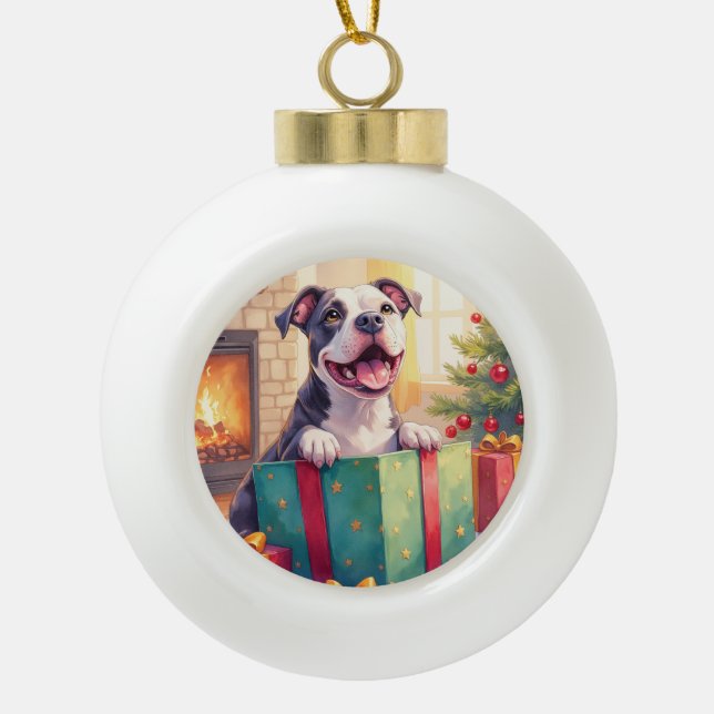 Playful Pitbull Opening Christmas Gifts Holiday Keramik Kugel-Ornament (Vorderseite)