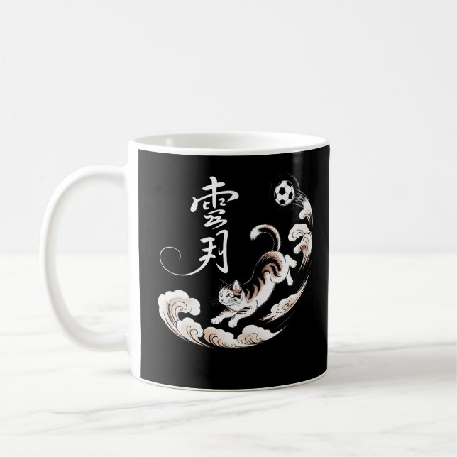 Playful Soccer Cat Mug – Cute Gift for Cat-Loving  (Gauche)