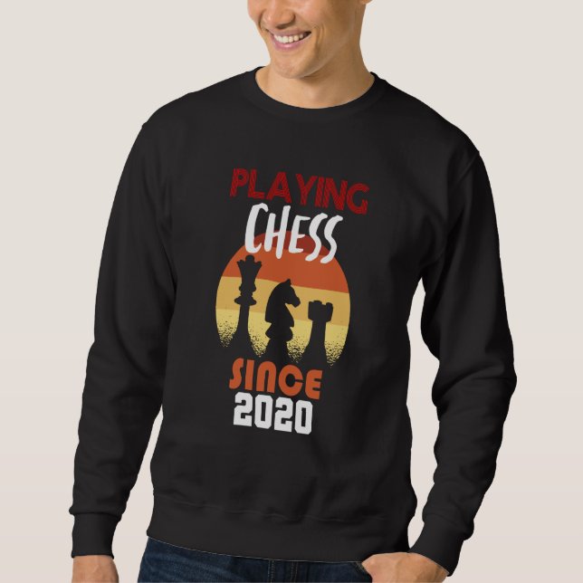 Playing chess since 2020 sweatshirt (Vorderseite)