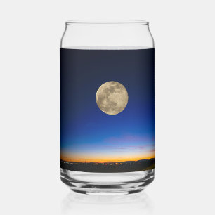 Pleine lune qui monte au-dessus du coucher du sole