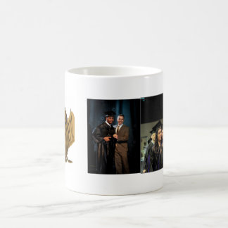 Pleine tasse d'obtention du diplôme de voile