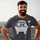 Plug Life Niedlich White Electric Car Graphic T-Shirt<br><div class="desc">Stecken Sie Ihr Elektroauto routinemäßig ein,  um es aufzuladen? Dann leben Sie sicher das Plug-Leben. Dieses niedliche Design zeigt eine weiße Abbildung eines Elektroautos mit der Meldung "Plug Life" auf der Windschutzscheibe. Ein tolles Geschenk für stolze Besitzer von Elektrofahrzeugen.</div>