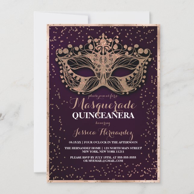 Plum Gold Glitzer Confetti Masquerade Quinceañera Einladung (Vorderseite)