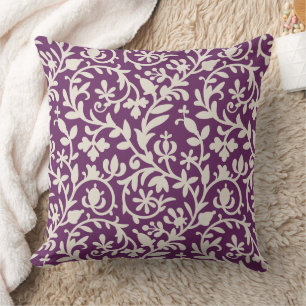 Plum Lila Floral Vines Patten Kissen