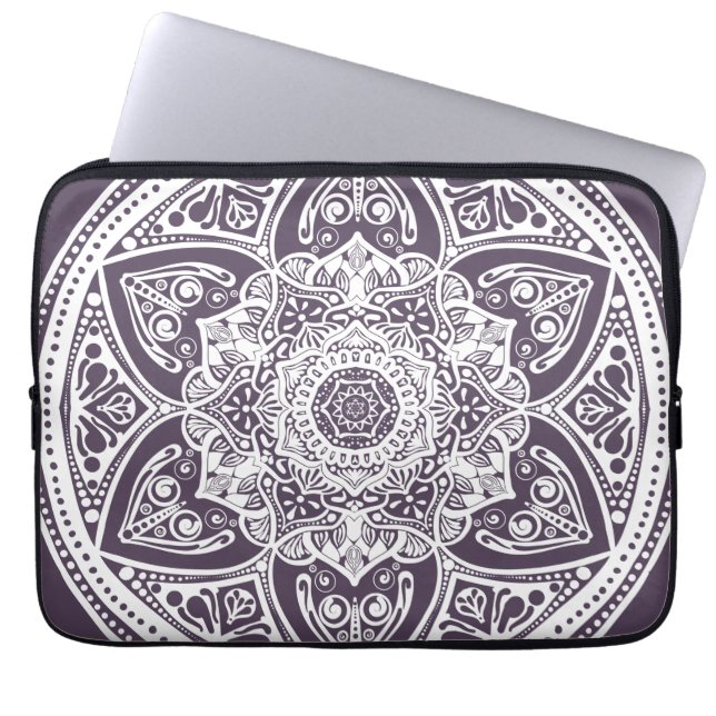 Plum Mandala Laptopschutzhülle (Vorderseite)