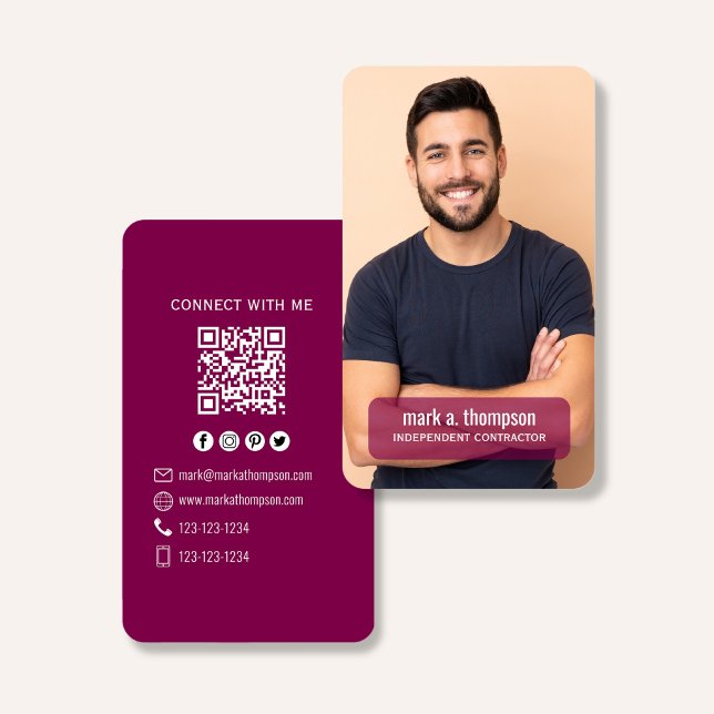 Plum QR Code Photo Connect Modern Minimal Visitenkarte (Plum purple QR code business card with photo and modern minimalist layout)