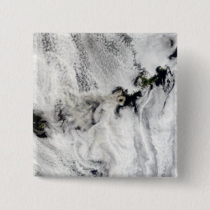 Plume aus dem Okmok-Vulkan, den Aleusianinseln Button