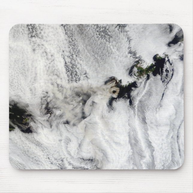 Plume aus dem Okmok-Vulkan, den Aleusianinseln Mousepad (Vorne)