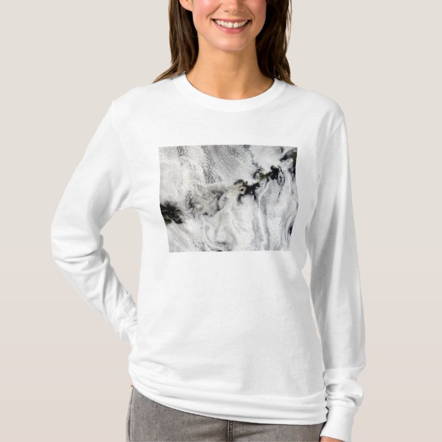 Plume aus dem Okmok-Vulkan, den Aleusianinseln T-Shirt (Vorderseite)