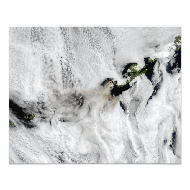 Plume aus dem Okmok-Vulkan, den Aleutianinseln 2 Fotodruck (Vorne)