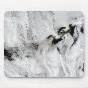 Plume aus dem Okmok-Vulkan, den Aleutianinseln 2 Mousepad