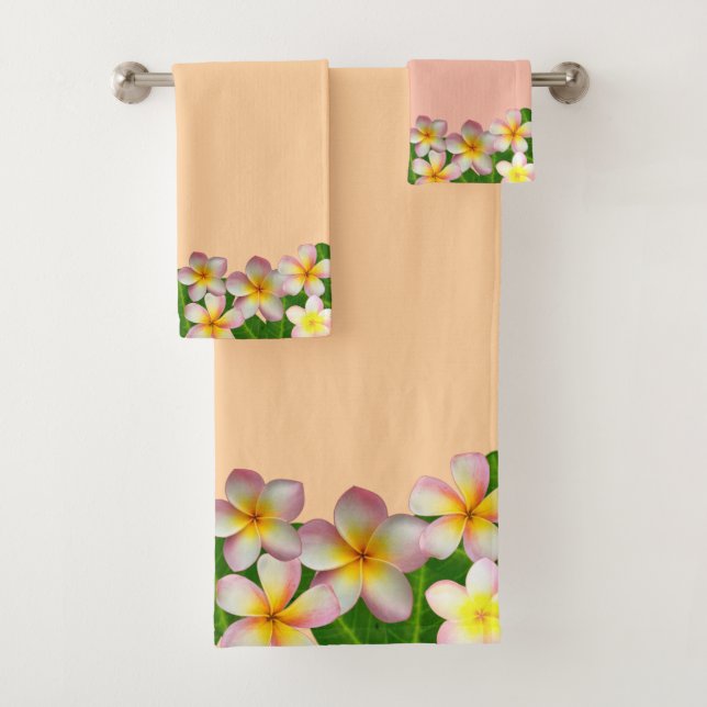 Plumeria Flowers on Light Peach Badhandtuch Set (Insitu)