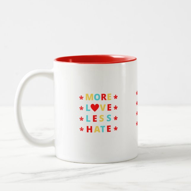 Plus d'amour Moins de haine Drôle café Mug (Gauche)
