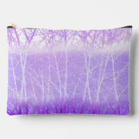 Arbres brumeux givrés en lilas lavande
