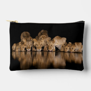 Pochette À Accessoires Fierté de lions buvant au point d'eau la nuit