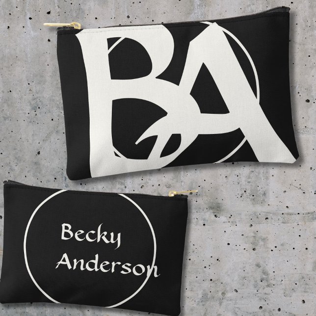 Pochette À Accessoires Initiales surdimensionnées en blanc et noir (Créateur téléchargé)