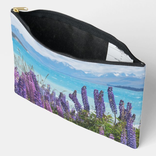 Pochette À Accessoires lavande sur le lac (Ouvrir)