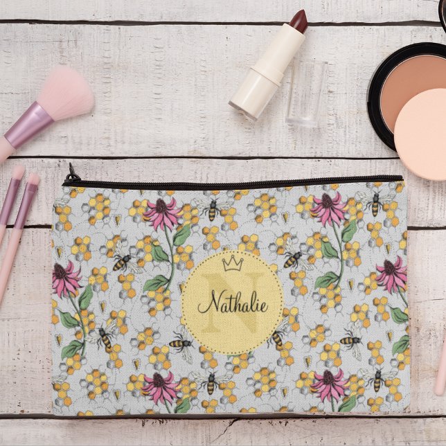 Pochette À Accessoires Monogramme moderne Gris & Jaune Reine Abee & Fleur (Chic Gray Buzzing Royal Queen Bee, Honeycomb & Pink Flowers Pattern with Custom Monogram & Name)