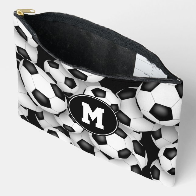 Pochette À Accessoires Motif de boules de football monogramme (Ouvrir)