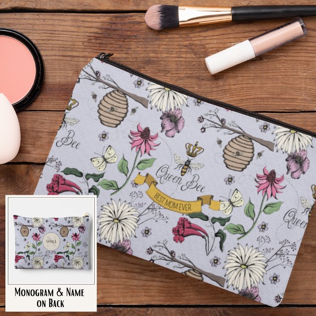 Pochette À Accessoires Pastel Purple Queen Bee & Gold Crown Meilleure mam (Elegant Royal Queen Bee Hand-Drawn Patter with Custom Text on Front & Monogram and Name on the Back)