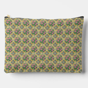Pochette À Accessoires Rose sur Carrelage jaune